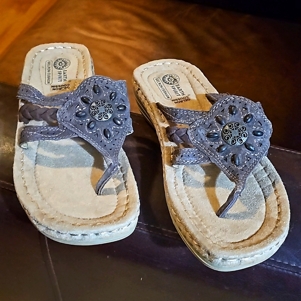 New without Tags Sandals Size 7.5 brand is Earth Spirit has Gelron Cushion in it